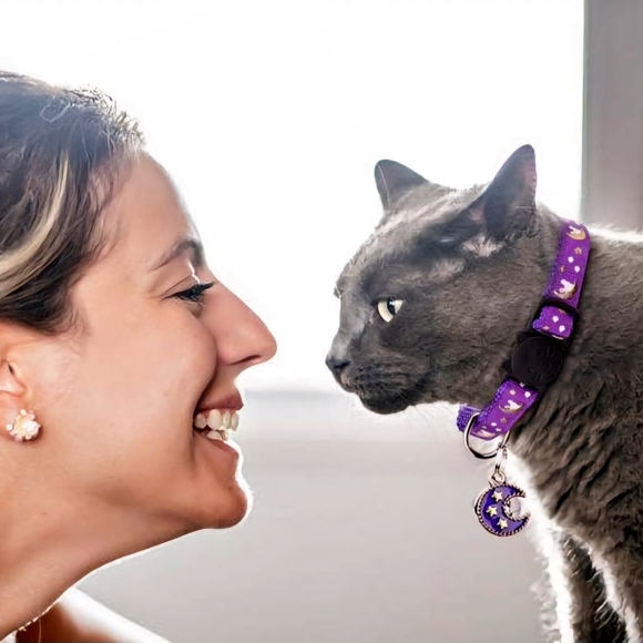 Baeuppit 2-PCS Breakaway Cats Collars with Moons Stars Bell & Glow in The Dark - Picture 1 of 7